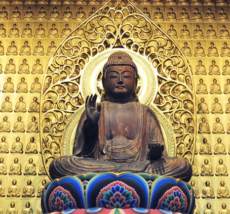 Seated Yakushi Nyorai statue © Yakushiji Temple