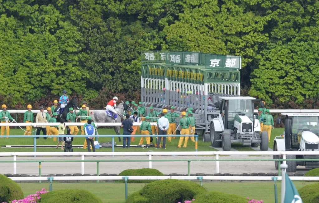 Gold Ship refusing to enter the gate