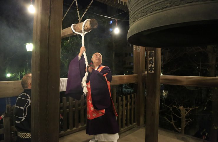 Sensoji Temple's New Year's Eve Bell